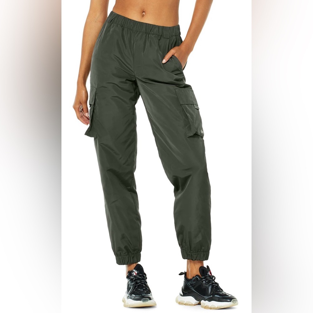 Alo Yoga It Girl Pant in Dark Cactus Women’s Size Small